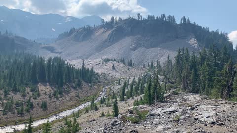 Central Oregon - Three Sisters Wilderness - Picturesque Alpine Basin
