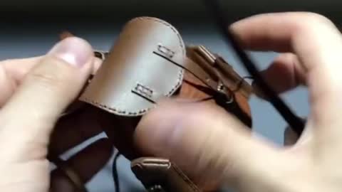 I made a bag out of genuine leather. The product is 100 times smaller than the original.