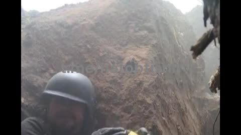 Colombian mercenary tries to have breakfast in an AFU trench @ukr_leaks_eng