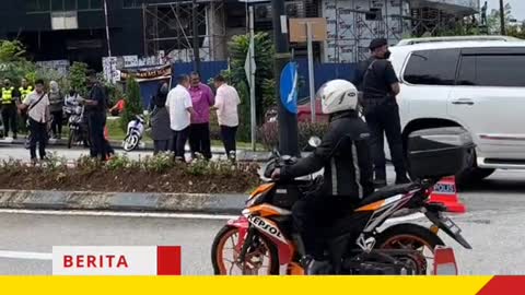 Vellfire putih yang dipercayai membawa Zahid masuk ke Istana Negara