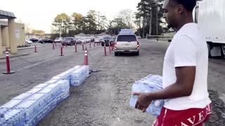 Hundreds queue for water in crisis-hit Mississippi