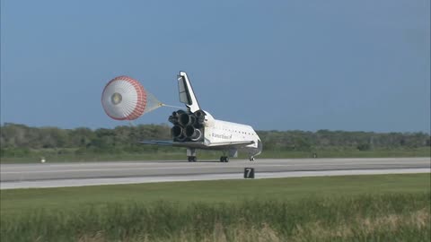 Nasa spacecraft landing on runway #nasa #spacecraft