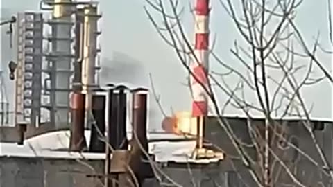 Появились кадры атаки украинских беспилотников на рязанский нефтезавод