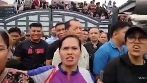 KOJC MEMBER WALANG KALA-BAN LA-BAN AT MARAMING NA-SAK-TAN NANG SAPILITANG PASUKIN NG GRUPONG SAF.