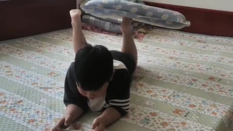 This kid turns the pillow with his feet, it's amazing