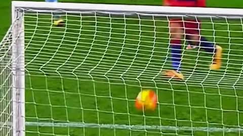 The best penalty in football 😀😀😀 #messi #football