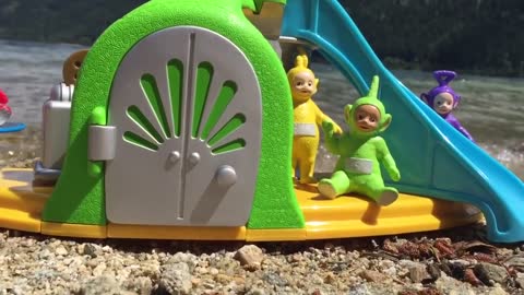 TELETUBBIES Toys Visit Beach House with Slide!