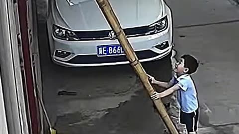 6 year old Chinese boy is a local hero after he saves his dad's life!
