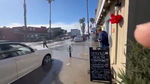 Massive wave crashes into the sea wall in Ventura, California sending 8 people to the hospital