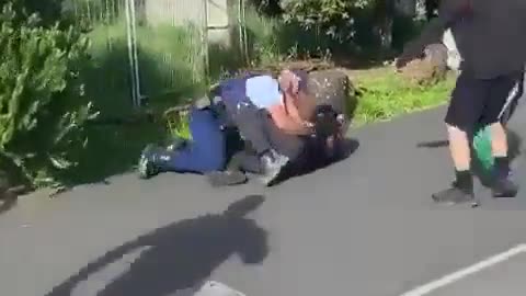 NEW ZEALAND: This police officer in Auckland had enough of the pro-Hamas supporters