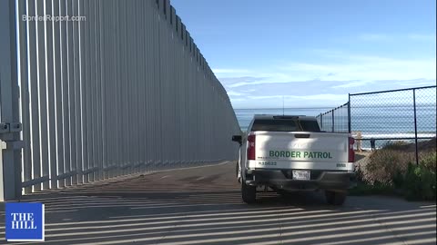 Migrants CROSS BORDER In Front OfRepublicans As They See Border BattleFIRSTHAND