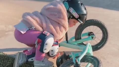 "Cuteness Overload: Baby's Bicycle Journey"🚴‍♂️🚴‍♂️-"Baby's Hilarious Bicycle Experience"