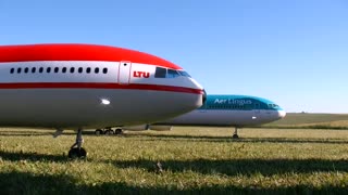 INCREDIBLE !! 2 HUGE RC MD-11 PASSENGER SCALE MODEL TURBINE JET AIRLINER SYNCRO FLIGHT DEMONSTRATION