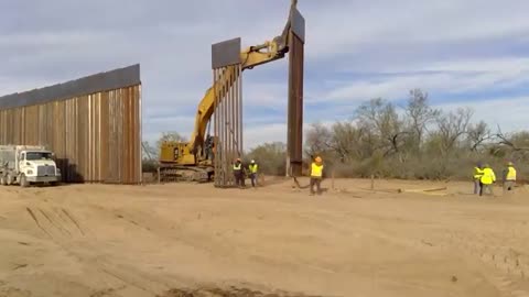 Texas Builds Border Wall with Mexico