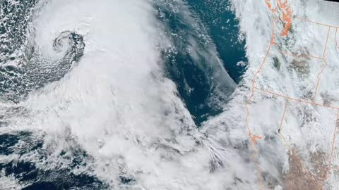 San Francisco Braces For BOMB CYCLONE - 'Atmospheric River' to Slam Into California