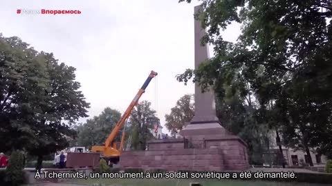 Un monument à un soldat soviétique a été démantelé à Tchernivtsi.