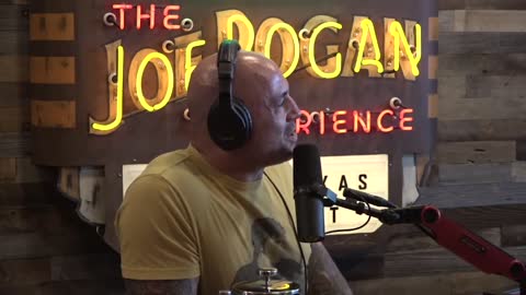 JRE: Joe Rogan Calls Out Airlines Restraining People with Duct Tape. JRE 1808 w/Dan Soder