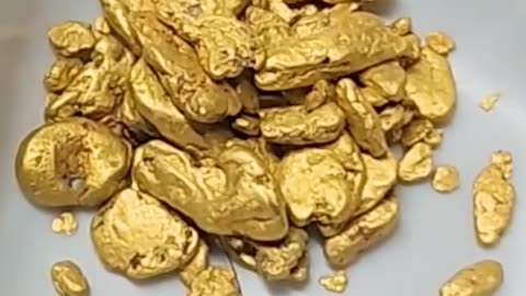 Diver Finds $500 Of Gold Nuggets In Bedrock Crack!