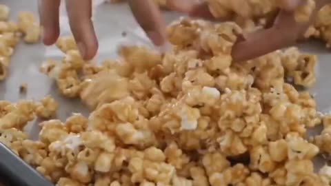 Easy recipe of caramel popcorn