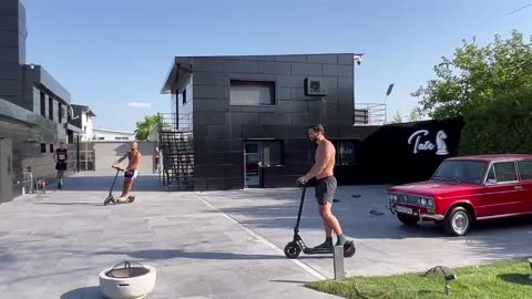 GM - Andrew Driving The Bugatti 🏎 Around The Tate Compound W/ The Boys