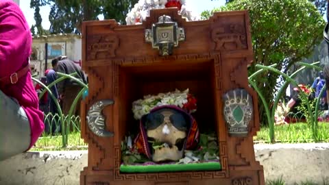 Bolivia's smoking skulls adorned with flowers