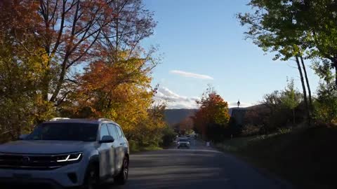 New England Fall Colors Road Trip_ Kancamagus Highway, Stowe, Sleepy Hollow(00h25m56s-00h28m06s)