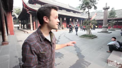 Eating Buddhist Monk Food in Chengdu at Wenshu Temple 文殊院