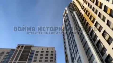 Newly produced SU 57 Fighters flying over Russian city