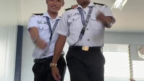 Security guard amazing dance 😍🤣