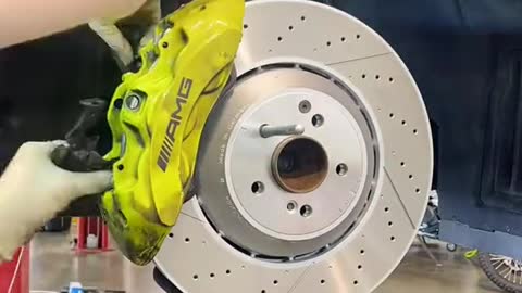 Process of replacing a new automobile brake disc