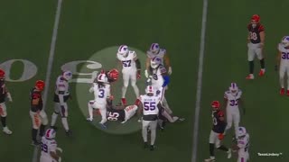 Bills Safety Damar Hamlin Collapses Suddenly on the Field