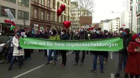 Hundreds demonstrate against mandatory vaccination in Frankfurt, Germany
