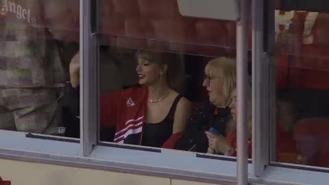 Taylor Swift attends third Chiefs game in a row, this time with Travis Kelce's mom
