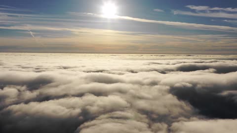 POR ARRIBA DE LAS NUBES