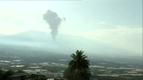 After calm, La Palma volcano shoots up cloud of smoke