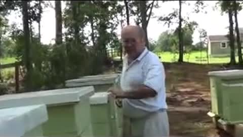 Пасека # 4 Кормление сахарным сиропом_Water Syrup Feeder For Bees - Part 4_4 (English subtitles)