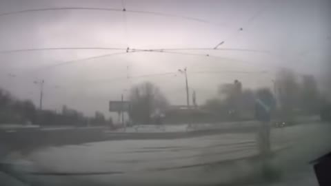 Ukrainian civilian car runs from Russian artillery and mortars in Kyiv