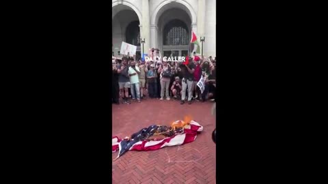 Anti-genocide Americans burn effigy of Netanyahu while he visits the USA - FUCK ZIONIST SCUM