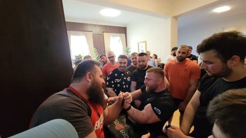 Genadi Kvikvinia vs Zurab Tavberidze armwrestling