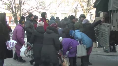 Ukraine War - Russian servicemen delivered humanitarian aid to Balakleya city