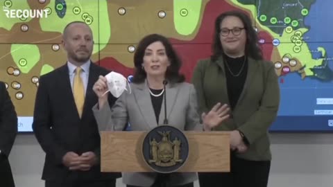 New York Governor Kathy Hochul tells New Yorkers to start wearing a mask again