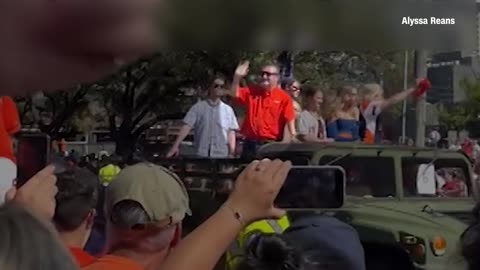 Sen. Cruz hit with beer can at Astros parade in Houston