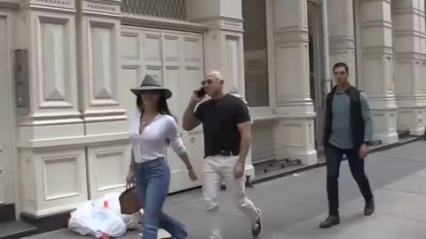 Jeff Bezos looking ripped as he walks in Soho with his girlfriend Lauren Sanchez (2022)