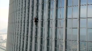 British man arrested after climbing 72-story skyscraper in Seoul