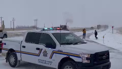 MUST SEE !! Canadian Patriots blow through RCMP barricades