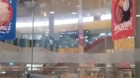Extremely chaotic scenes from a mall in General Santos City amid massive earthquake in Philippines