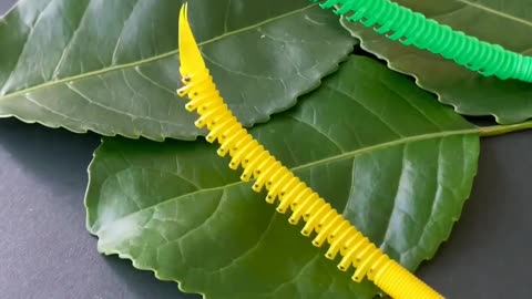 You can make a twitching caterpillar with a straw, try it out.👍🏻❤️