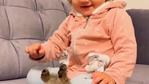 Funny_cat_😂and_small_kid_🥰