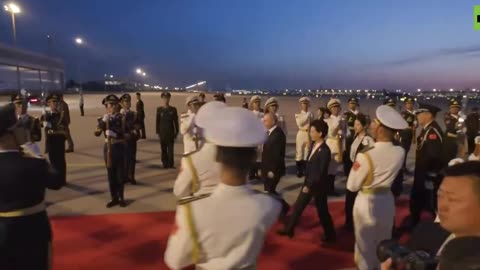 Breaking:The first footage of Vladimir Putin's arrival in China