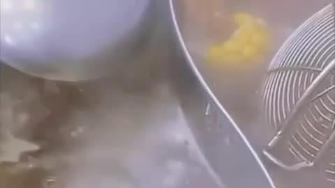 crab eats in pan